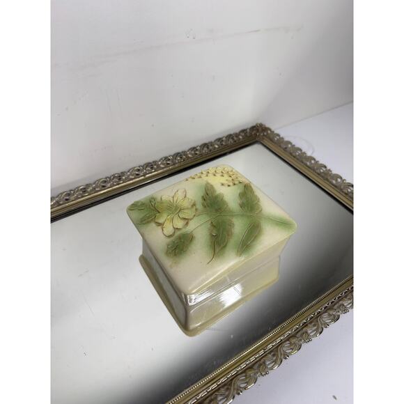 Beautiful Vintage Cream and Green Ceramic Dresser Box Raised Floral Decoration - Picture 5 of 10